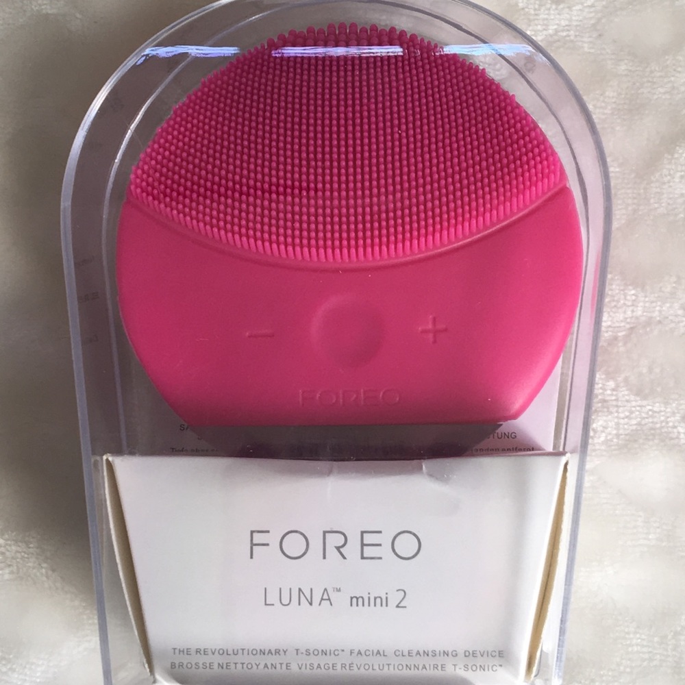 Fuschia Foreo Luna Mini 2